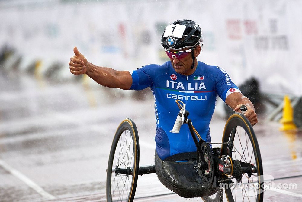 Alex Zanardi compite en el Campeonato del Mundo de Para-Ciclismo UCI