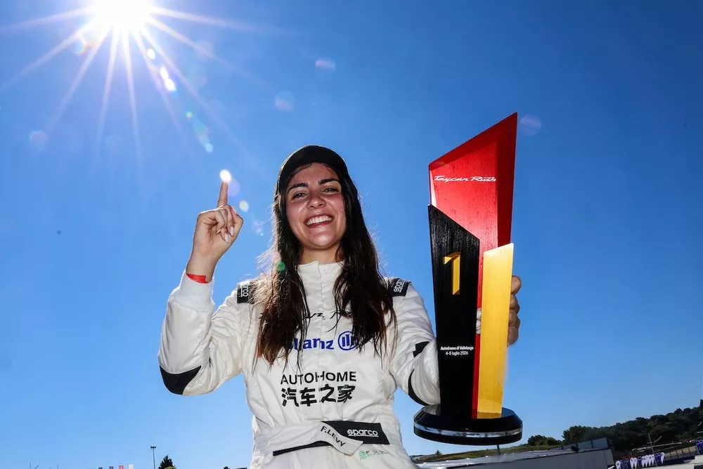 Porsche Taycan Rush a Vallelunga