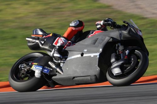 KTM y sus novedades en el test de Valencia: dos carenados para buscar carga