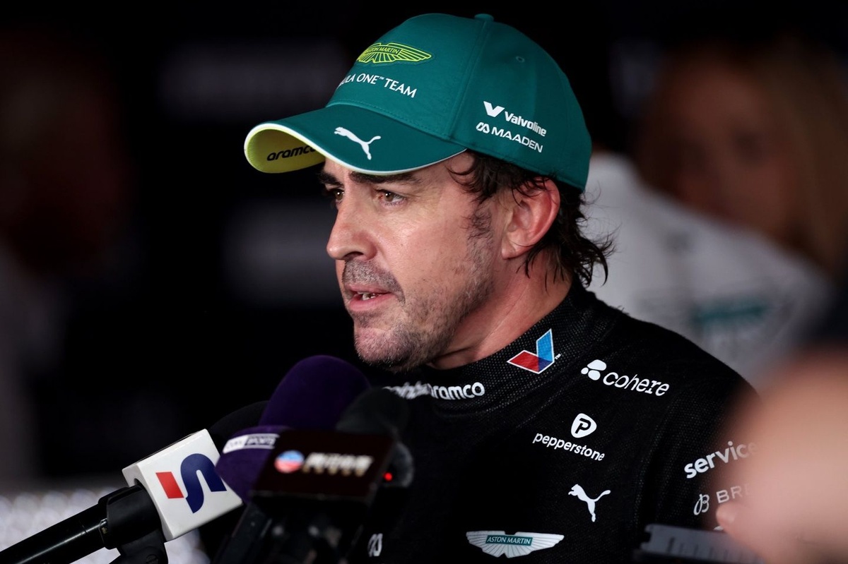 Alonso ironiza con su 'error' en la clasificación de Bakú F1