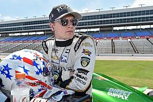 Newgarden suffers broken collarbone and fractured hand