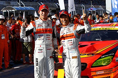 スーパーGT第5戦富士決勝(GT300):55号車ARTAが僅か0.1秒差で21号車を抑え優勝