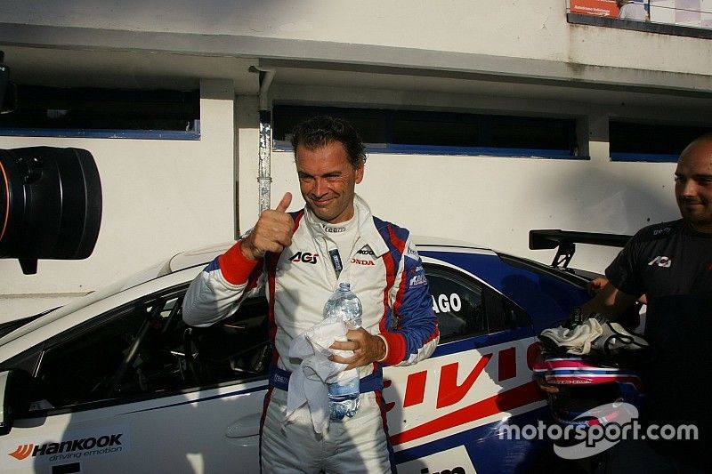 Roberto Colciago con la Honda Civic della Target a Sepang