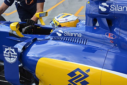 Sauber: doppia feritoia di sfogo dell'aria ai lati dell'abitacolo