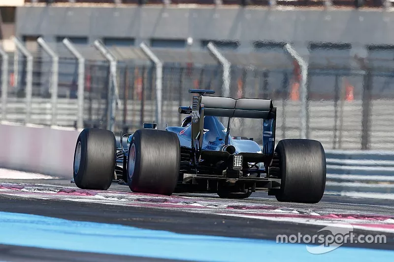 Pascal Wehrlein, Mercedes AMG F1 W07 Hybrid con los neum&aacute;ticos Pirelli 2017