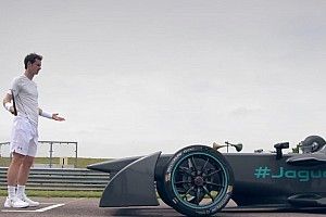 Video, l'inedita Jaguar elettrica si dà al… Tennis!