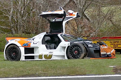Crash: Gumpert Apollo eindigt in greppel op eerste dag Gumball 3000