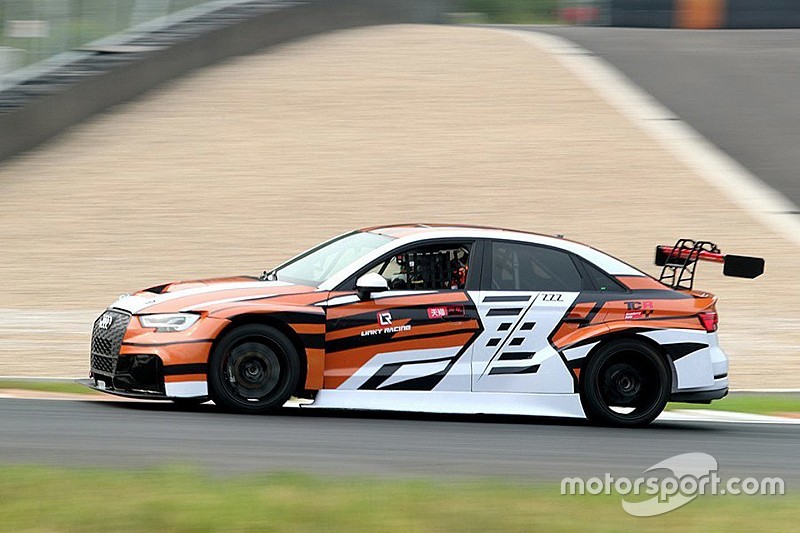 Jiang e Zhang con le Audi del ZZZ Team a Zhejiang