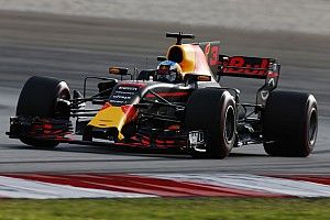 Ricciardo lachend: “Heb Max een halve tiende cadeau gedaan!”