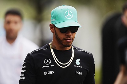 Hamilton: "Mercedes senza aderenza e non sappiamo perché"