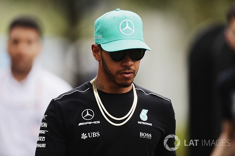 Hamilton: "Mercedes senza aderenza e non sappiamo perché"