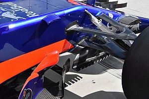 Toro Rosso: il turning vanes diventa una griglia di slot sul marciapiede