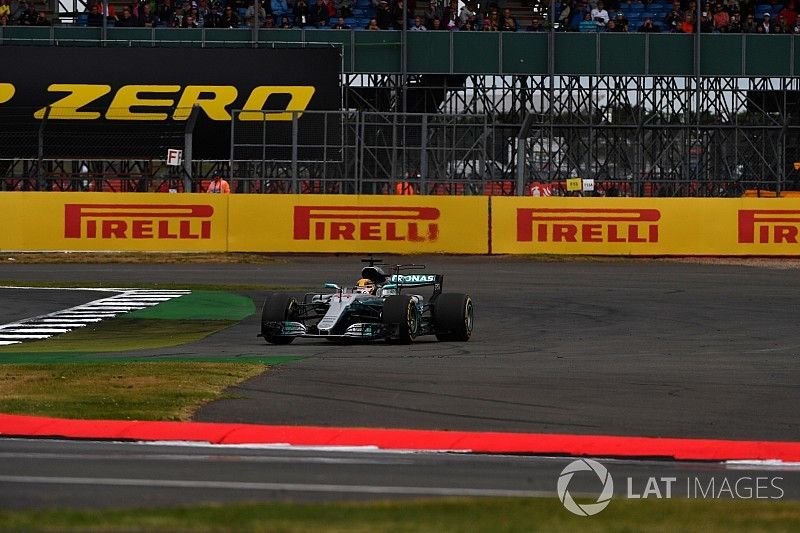 Lewis Hamilton, Mercedes-Benz F1 W08 se va de ancho