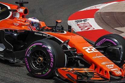 Button perde 15 posizioni in griglia per un problema al motore