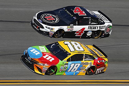 Kevin Harvick regola Newman e centra la pole ad Atlanta