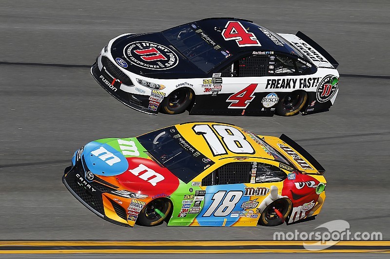 Kevin Harvick regola Newman e centra la pole ad Atlanta