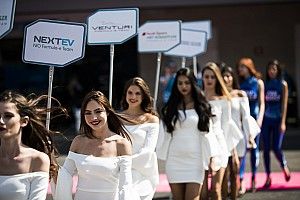 La Fórmula E seguirá utilizando chicas en la parrilla