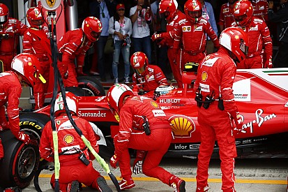 Räikkönen no tiene explicación para la falla del neumático en su Ferrari