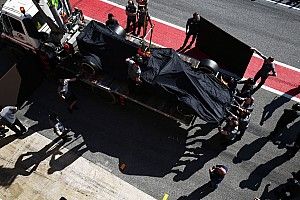 McLaren enfrenta novos problemas elétricos em último dia
