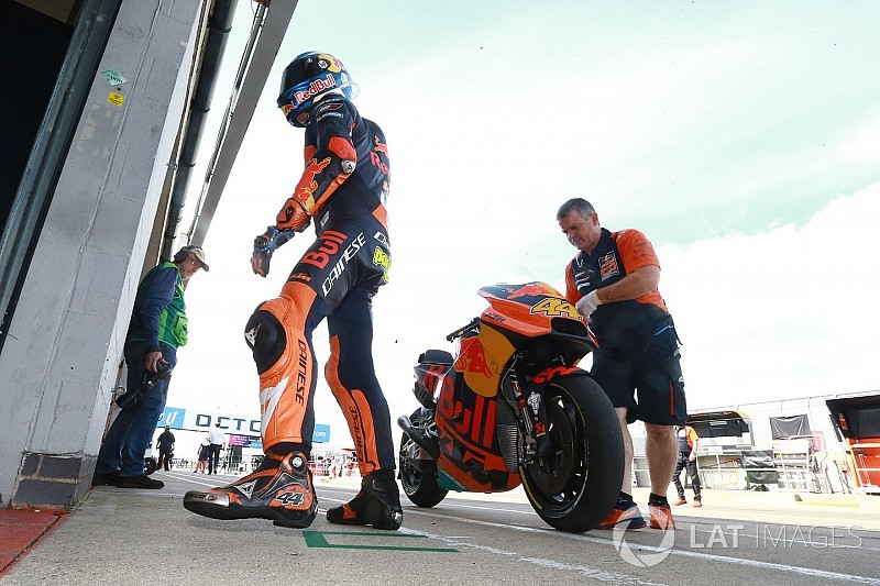 Espargaro terjatuh saat coba ikuti Marquez