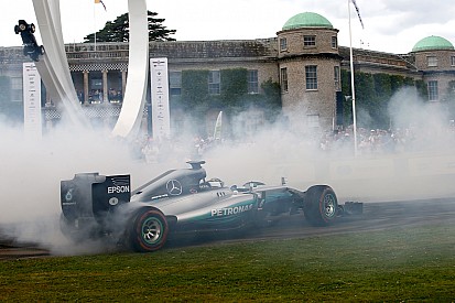 Видео: Боттас стер до каркаса шины на Mercedes 2014 года