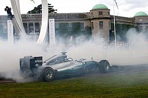 Видео: Боттас стер до каркаса шины на Mercedes 2014 года