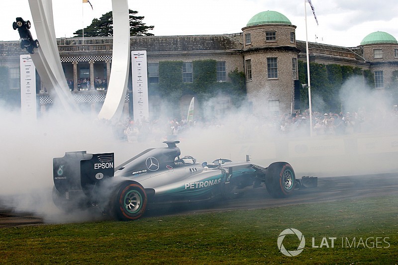 Видео: Боттас стер до каркаса шины на Mercedes 2014 года