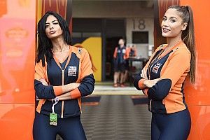 Fotogallery: ecco le bellissime ombrelline del GP d'Aragon di MotoGP