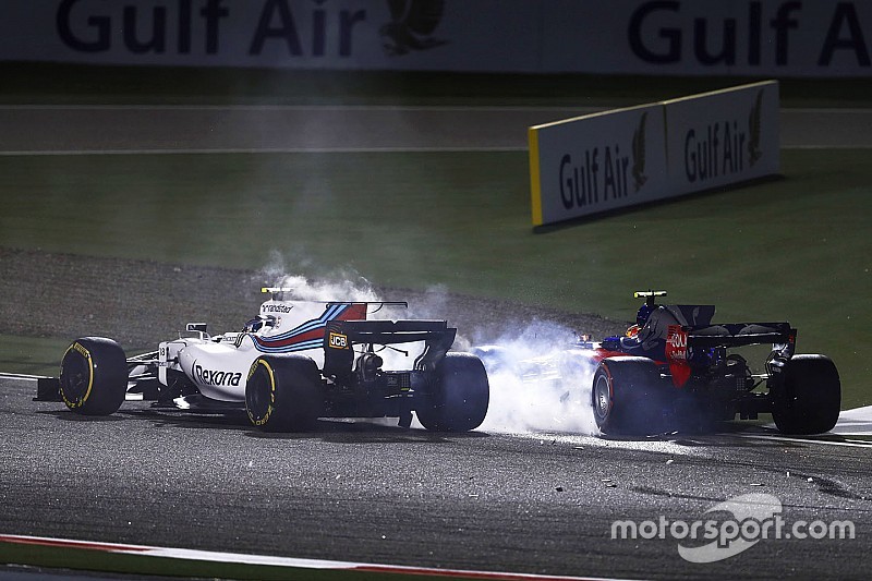 Stroll, percuté par Sainz :