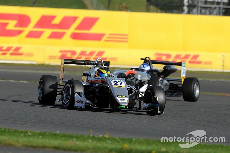 Jehan Deruvala guida la tripletta Carlin nelle Qualifiche di Monza