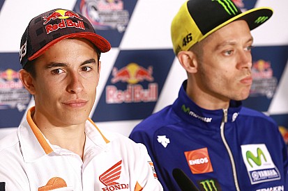 Rossi a Marquez: "Ne ho buttati fuori 4 in 20 anni, tu 5 in un GP!"