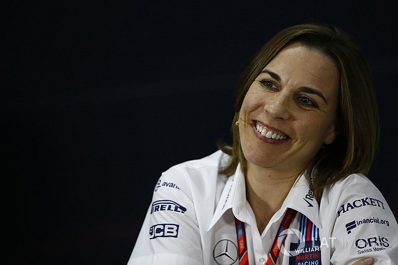 Claire Williams apoia banimento das grid girls na F1
