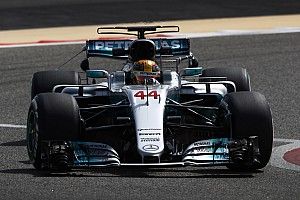 Hamilton snelste tijdens eerste testdag, problemen bij McLaren en Red Bull