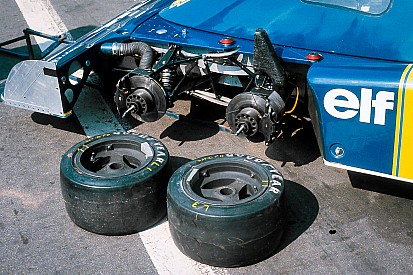 Grosjean ya ha "construido" el Tyrrell de seis ruedas en su día libre