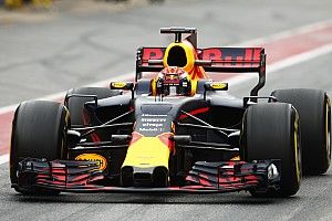 Hamilton mostra curiosidade para ver novidades da Red Bull