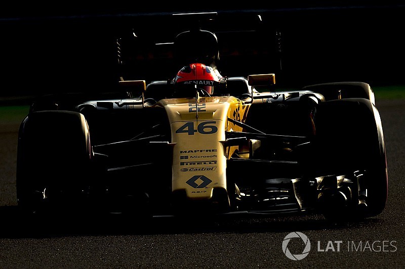 Gallery: Robert Kubica at the wheel of the Renault RS17