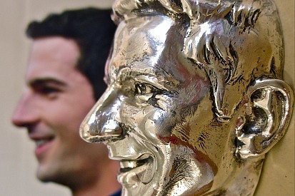 Indy 500 winner Rossi unveils image on Borg-Warner Trophy