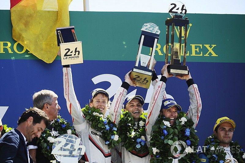 Podium : les vainqueurs Timo Bernhard, Earl Bamber, Brendon Hartley, Porsche Team