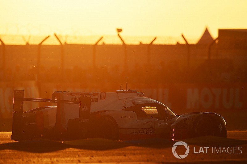Le Mans 24 Jam: Matahari terbit, Porsche pegang kendali