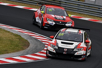 Michelisz jókora előnyben a TCR második szabadedzésén, Tassi 3.