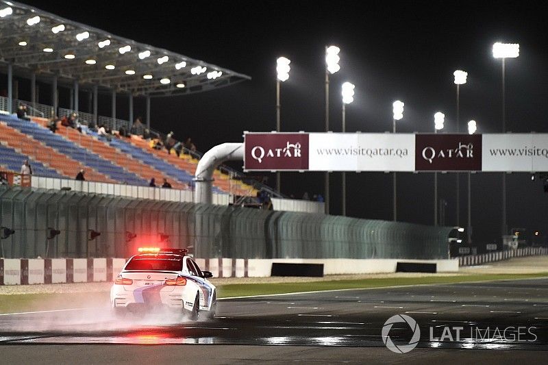 Los pilotos de MotoGP girarán en mojado y de noche en el test de Qatar
