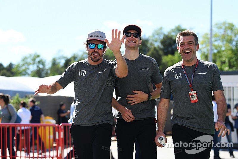 Alonso jelaskan alasannya bermain tenis