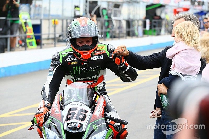 Une victoire record, que Tom Sykes dédie à Nicky Hayden