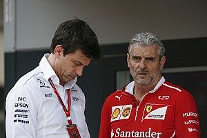 Зак Браун: Liberty не должна идти на поводу у Mercedes и Ferrari