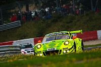 VLN 7: Manthey-Porsche siegt bei Abbruch nach Massencrash