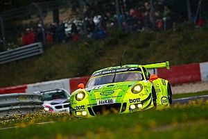 VLN 7: Manthey-Porsche siegt bei Abbruch nach Massencrash