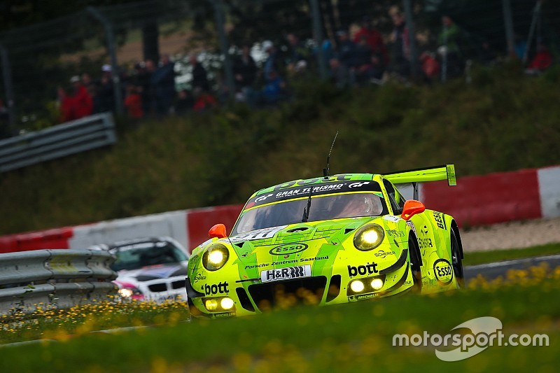 VLN 7: Manthey-Porsche siegt bei Abbruch nach Massencrash