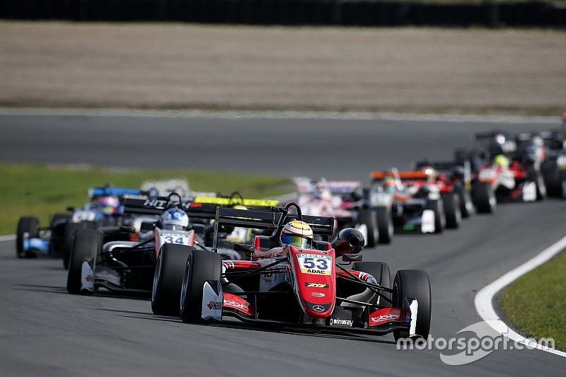 Callum Ilott, Prema Powerteam, Dallara F317 - Mercedes-Benz mène au départ