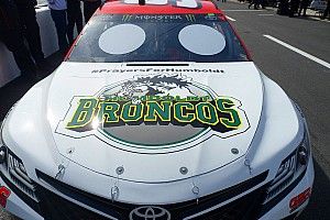 D.J. Kennington and Gaunt Brothers honor Humboldt junior hockey team