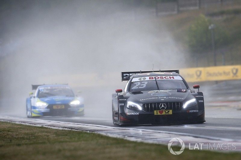 Гонку DTM остановили из-за дождевого хаоса на пит-лейне